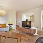 Le Corps De Garde