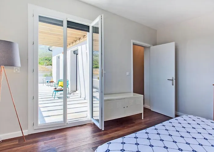 Le Corps De Garde Вилла Фуриани